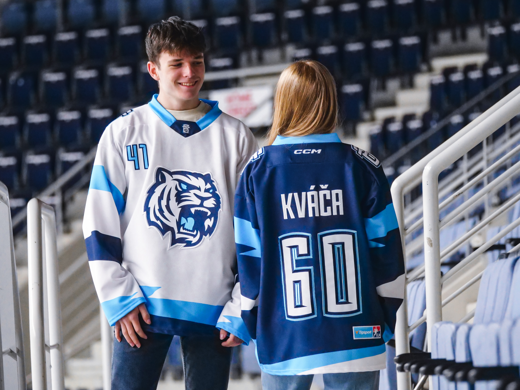 Dres FAN 25/26 vyšívaný modrý