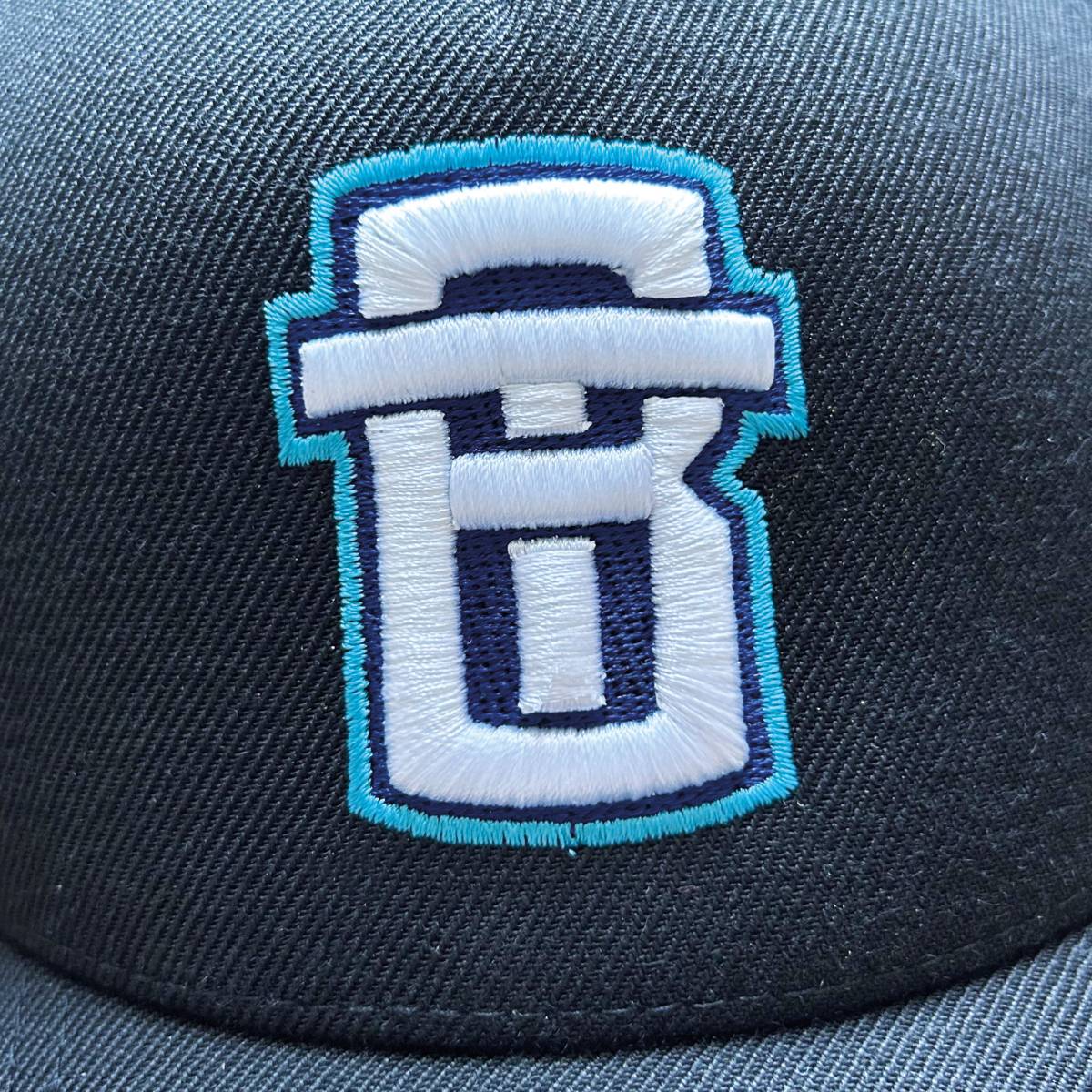 Kšiltovka snap s vyšitým BT